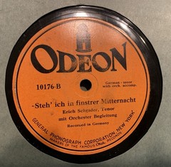 78 Rpm RCA Album. 10 Pages, some loose. 5 Records. Various Labels. Vintage.