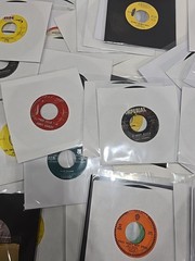 Large Lot Of 150 Unsorted 45rpm Jukebox 7″ With Sleeves Vintage