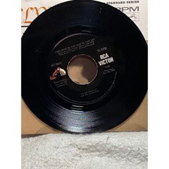 Vintag eVINYL 45 RPM ELVIS PRESLEY CRYING IN THE CHAPEL Single Collectible