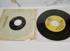 Vintage Beatles 45 Record Lot w/ 20 Singles & Carrying Case Capitol Records