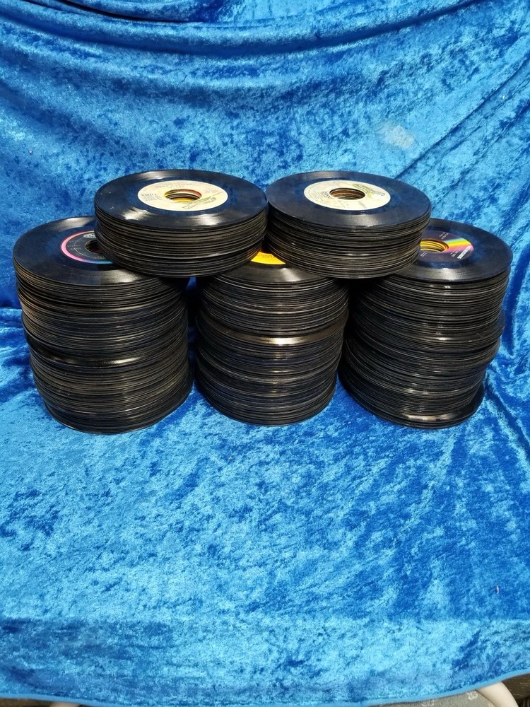 LOT OF 150 45 RPM JUKEBOX RECORDS FOR CRAFTING,GAMES, PARTIES AND FUN