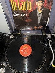 DI CARLO. (QUE SERA)