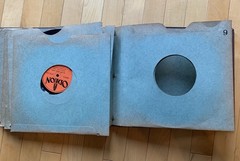 78 Rpm RCA Album. 10 Pages, some loose. 5 Records. Various Labels. Vintage.