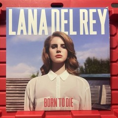 Lana Del Rey Born To Die Red Vinyl LP 12″ Pre Owned 2012 Damaged Sleeve Corner