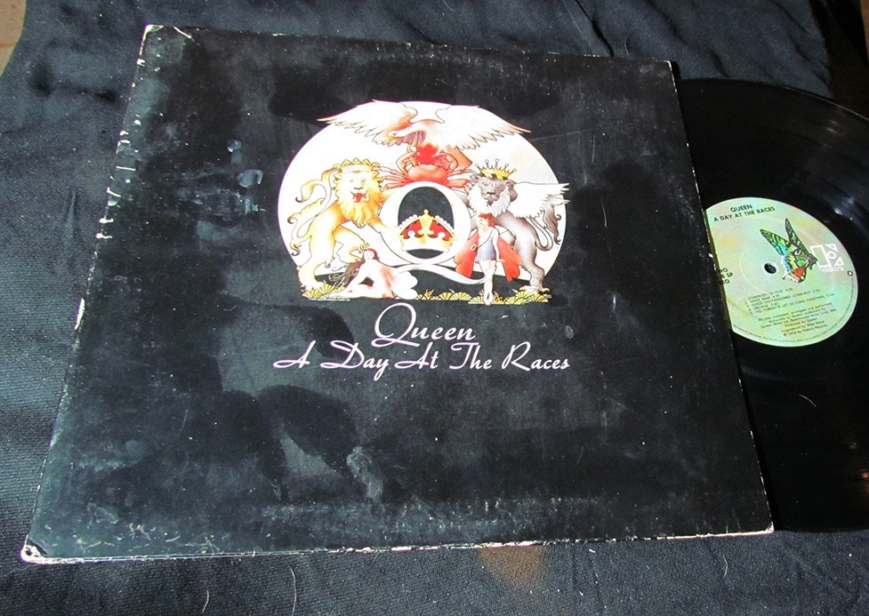 QUEEN – A DAY AT THE RACES LP 6E-101 – NM/ w/inner