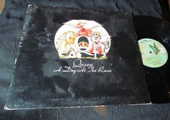 QUEEN – A DAY AT THE RACES LP 6E-101 – NM/ w/inner