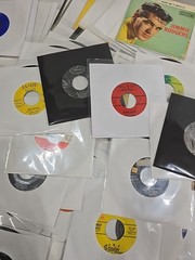 Large Lot Of 150 Unsorted 45rpm Jukebox 7″ With Sleeves Vintage