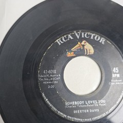 Skeeter Davis Somebody Loves You/End Of The World 45 RPM 7″ Rca Victor 47-8098
