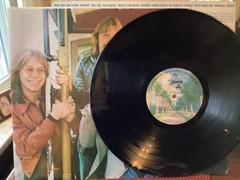 America,, 1975 VG+ vinyl lp..BS2852