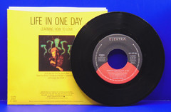 HOWARD JONES Life In One Day 45 RPM w/PS ELEKTRA 69631 NM/UNPLAYED