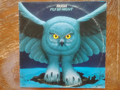 RUSH FLY BY NIGHT LP 1975. PLAY TESTED NO SKIPS. ORIGINAL INNER SLEEVE. SPINE G-