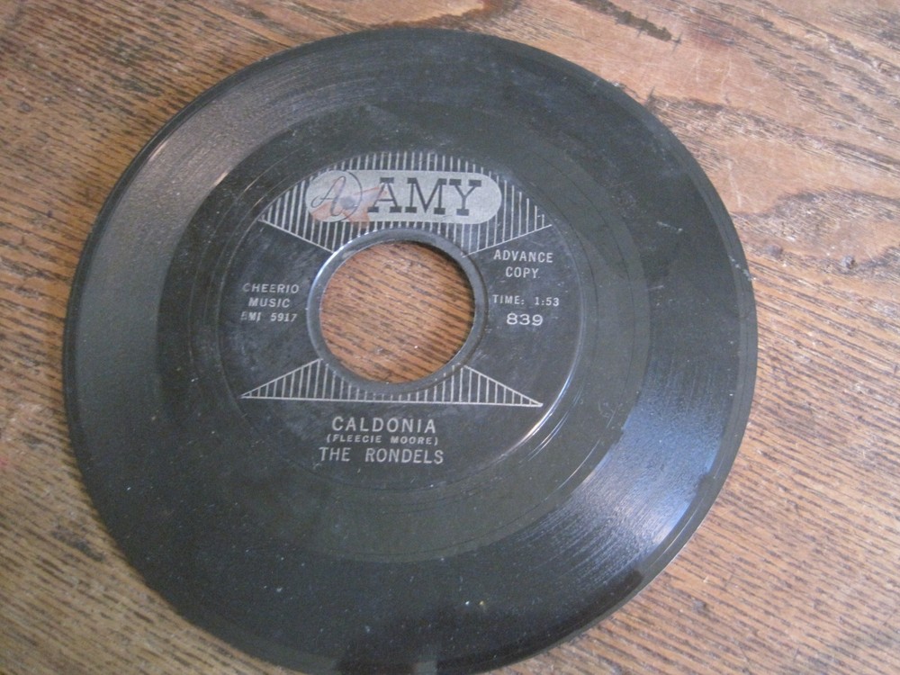 Instrumental Surf Tittyshaker 45RPM-RONDELS 110 Lbs Of Drums&CALDONIA-ADVANCEO