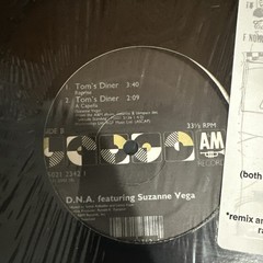 D.N.A. Featuring Suzanne Vega – Tom’s Diner 12”