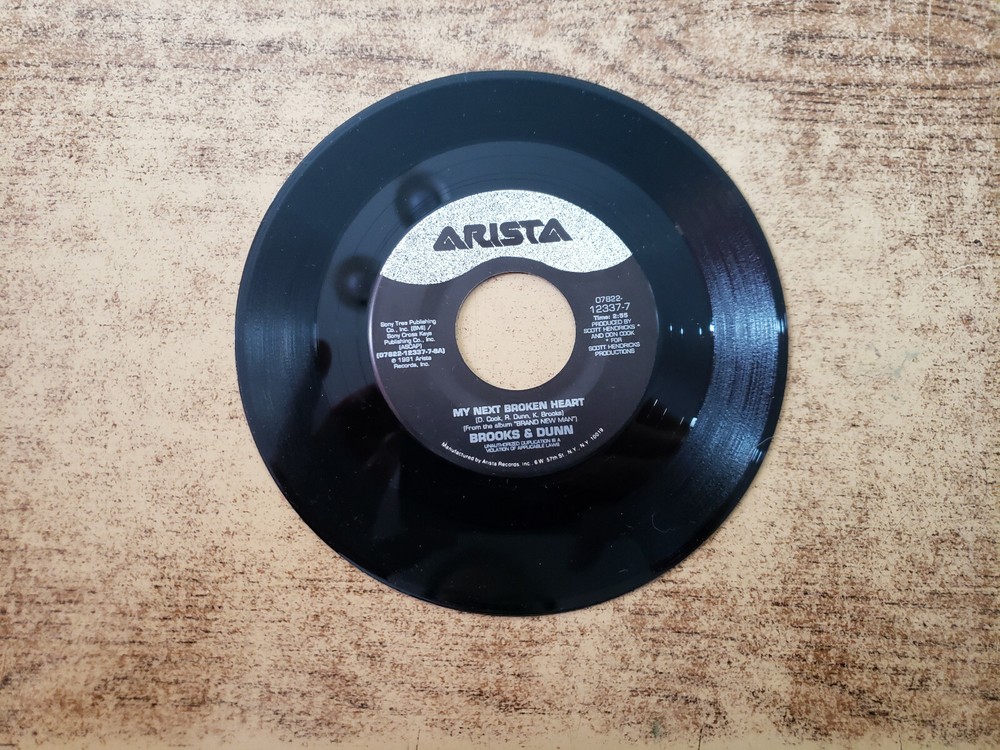 1990S MINT-EXC Brooks & Dunn She Used To Be Mine / That Ain’t No Way 12602 45