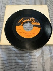The Young Ones Gloria / Just Two Kinds Of People 1964 Times Square 28 VG