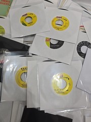 Large Lot Of 150 Unsorted 45rpm Jukebox 7″ With Sleeves Vintage