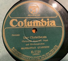 78 Rpm RCA Album. 10 Pages, some loose. 5 Records. Various Labels. Vintage.
