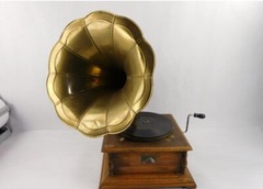 His Master’s voice RCA Victrola 1906 w/ recorder not working.