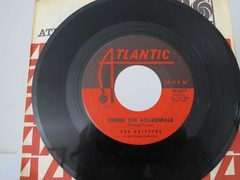 45 RECORD – THE DRIFTERS – UNDER THE BOARDWALK