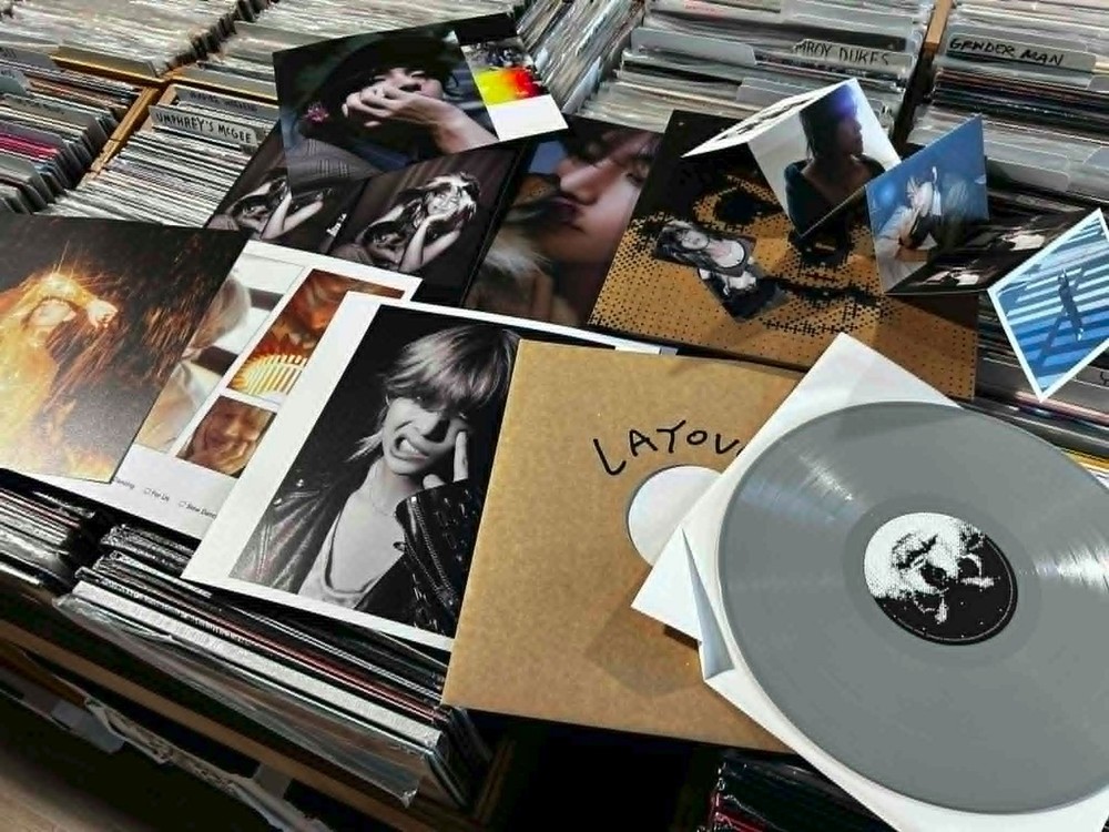 V – Layover (12 Grey Vinyl LP) Including inserts as shown in photos