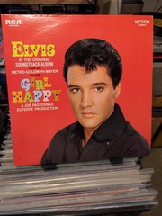 Elvis Presley Girl Happy LP Vinyl RCA LSP-3338 Reissue VG+ Vinyl VG+ Sleeve 1977