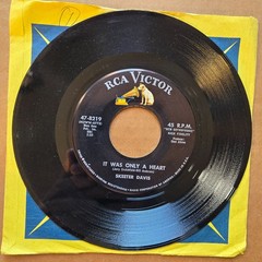 SKEETER DAVIS I Can’t Stay Mad At You 45 7″ Record Vinyl RCA Records
