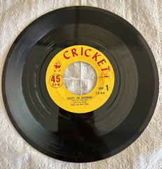 VTG Cricket Record 45 RPM Vinyl “Frosty the Snowman” by Cricketones