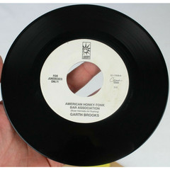 GARTH BROOKS EVERYTIME THAT IT RAINS JUKEBOX ONLY 45 7″ VINYL *QUICK SHIP*