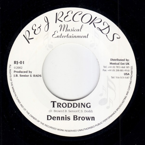 Dennis Brown / Mikey Jarrett & Castro Pink – Trodding / Clean Living (7″) (Near
