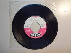 LOVE: (w/Arthur Lee) 7 And 7 Is + 3-France 7″ 66 Disques Vogue INT. 18095 EP PCV