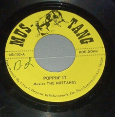 The Mustangs – Stringing Along / Poppin It : 1960s Vintage 45 Record