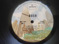 RUSH DEBUT ALBUM ORIGINAL 1974. PLAY TESTED NO SKIPS. TAPE REPAIR INNER SLEEVE.