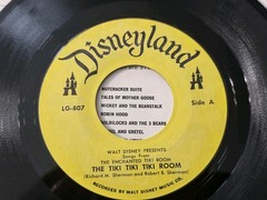 WALT DISNEY RARE 45 – THE ENCHANTED TIKI ROOM 1968 Sleeve Nice DISNEYLAND LG-807