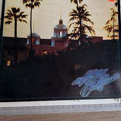 Eagles Hotel California Asylum 7E-1084 12″ Vinyl LP Stereo 33RPM 1976
