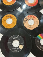 LOT OF 26 45rpm records – 1950s/1960s/70s Country Pop and Rock Hits