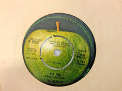 The Beatles Hey Jude / Revolution 7 Inch Single R 5722 Parlophone A2 023