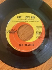 THE BEATLES I WANT TO HOLD YOUR HAND ORIG. EX 45 PICTURE SLEEVE & 2 BEATLES 45’S