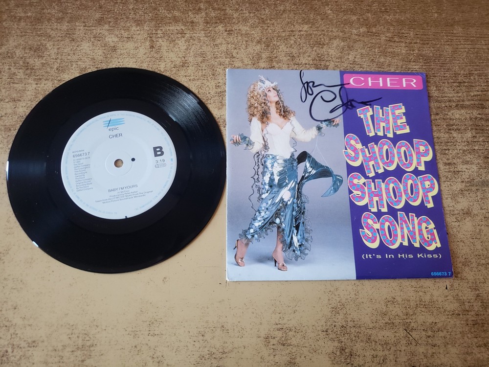 hand signed 1990s EXCELLENT Cher – The Shoop Shoop Song (It’s In His Kiss) 45