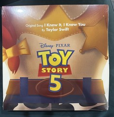 Taylor Swift Toy Story 5 I Knew It I Knew You Jessie Hat & Badge 10″ Vinyl Set