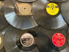 Lot of 24x HILLBILLY/ROCKABILLY/Honky-Tonk/C&W 1940s-1950s 10″ 78rpm singles #1