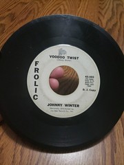 Johnny Winter – Voodoo Twist/Ease My Pain 45RPM Promo Vinyl Frolic White Label G