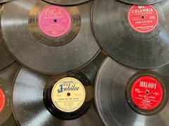 Lot of 24x HILLBILLY/ROCKABILLY/Honky-Tonk/C&W 1940s-1950s 10″ 78rpm singles #1