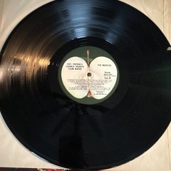 The Beatles Sgt. Pepper’s Lonely Hearts Club Band Apple 12″ LP 33RPM SMAS-2653