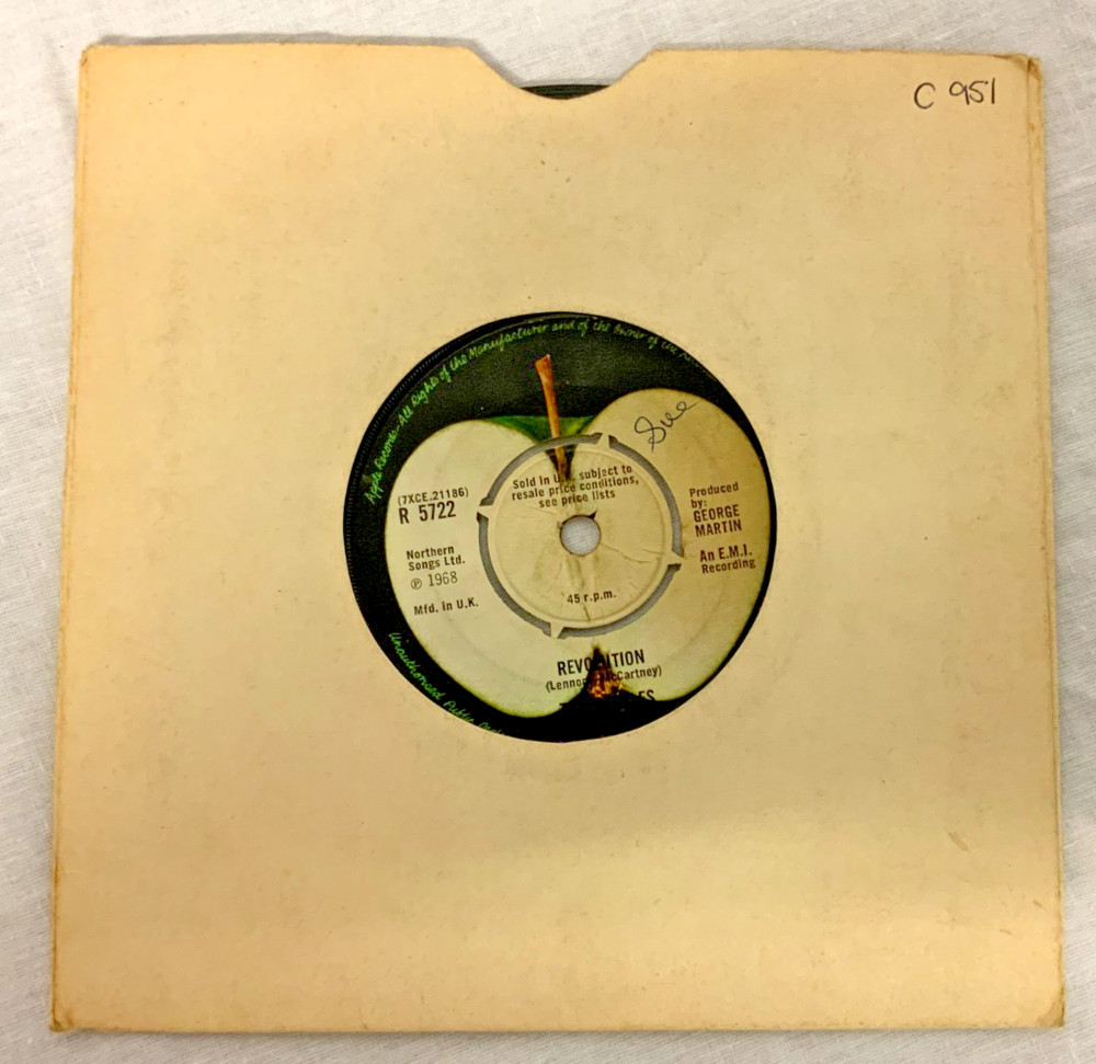 The Beatles Hey Jude / Revolution 7 Inch Single R 5722 Parlophone A2 023