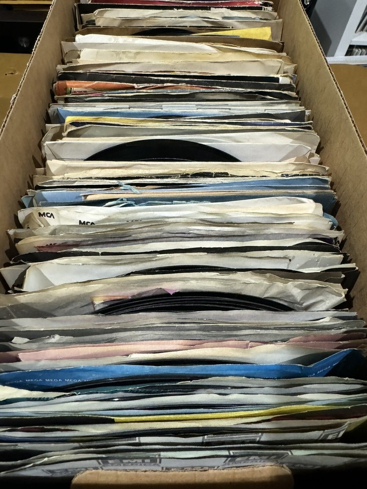 Lot of 50 RANDOM 45 RPM Juke Box Country Pop Rock Mixed Genres 7″ Various