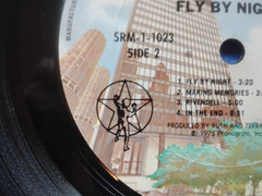 RUSH FLY BY NIGHT LP 1975. PLAY TESTED NO SKIPS. ORIGINAL INNER SLEEVE. SPINE G-