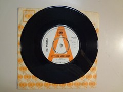 MIRAGE:It’s In Her Kiss 2:13-What’ye Gonna Do ‘Bout It-U.K.7″ 1965 CBS 201772 DJ