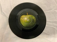 The Beatles Hey Jude / Revolution 7 Inch Single R 5722 Parlophone A2 023
