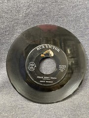 CHICO HOLIDAY PLEASE DON’T TOUCH / LONESOME STRANGER ON RCA ORIGINAL 45