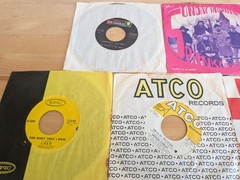 Vtg Lot 45 RPM Records & Sleeves Nat Adderley Kingpins Isley Bros Grass Roots